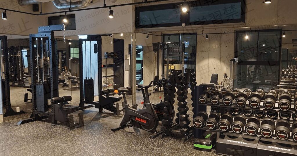 ビヨンドのラットプルダウン、ダンベル